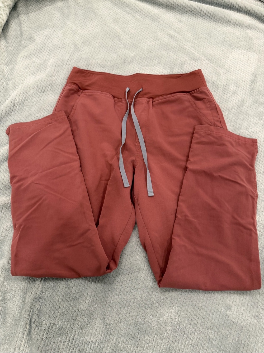 Figs Women's Rust Drawstring Joggers